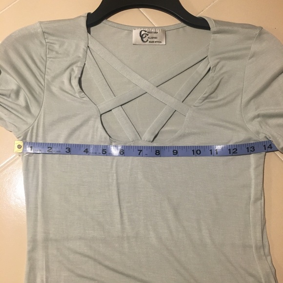 *DONATED* 😊 💥Women’s size small top💥 - Picture 2 of 6